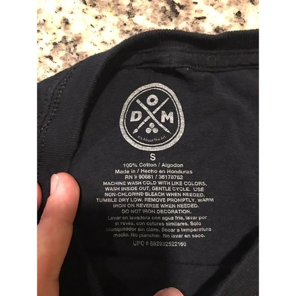 Nobody Freakin Cares Alien Graphic Tshirt Size Small - MAKE OFFER 🙂 - Picture 3 of 5